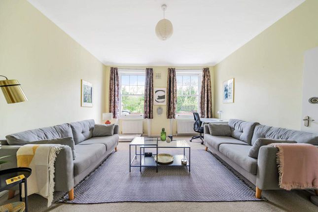Flat for sale in Chatsworth Road, Mapesbury, London