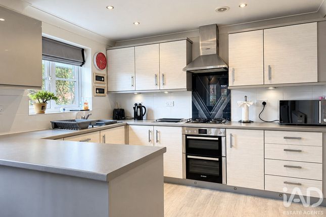 1, Bramley Close, Blackpool photo 4
