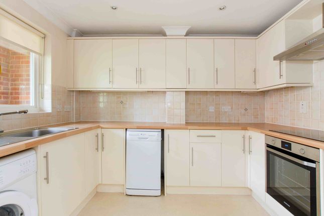 Weirpool Court, Twyford photo 2