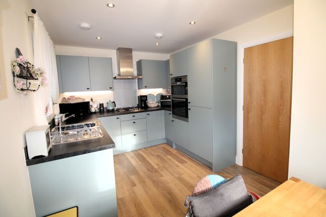 30, Strawberry Fields, Hempsted, Gloucester photo 3