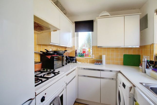 14, Laurels Road, Iver photo 3