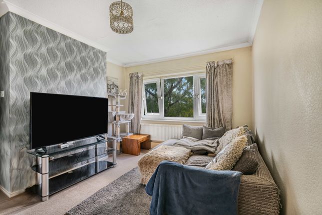 72, Vincent Avenue, Oldham photo 2