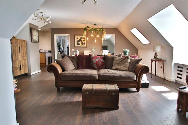 9, St. Barbaras Close, Tewkesbury photo 3