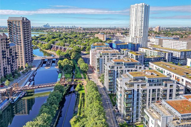 Flat for sale in Egret Heights, Waterside Way, London