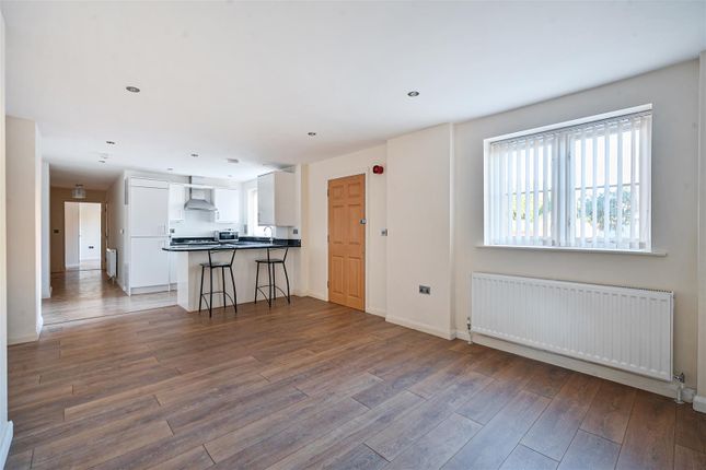 Flat 1, Stansfield Court,, 43 Newark Lane, Ripley photo 2