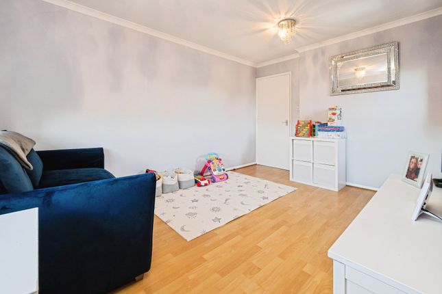 32, Orchid Close, Romford photo 4