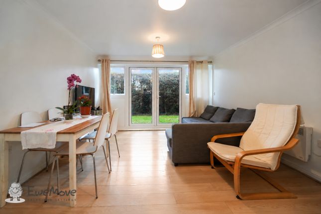Hawkes Close, Slough photo 3