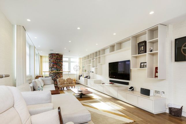 Flat to rent in Park Towers, 2 Brick Street, Mayfair, London