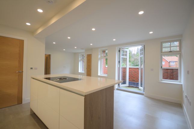 Flat 8 Broom Heights,, Tower Road, Surrey photo 2
