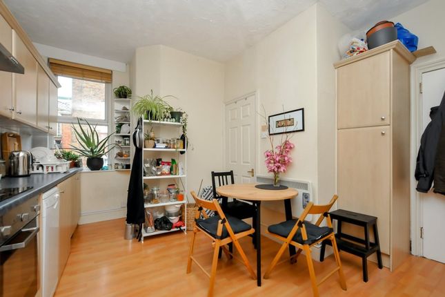 Flat 2, 133a, Essex Road, Islington photo 3