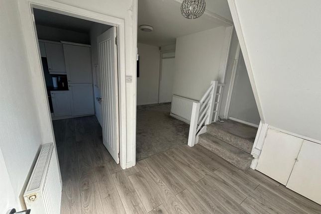 13, Woodhall Avenue, Manchester photo 2