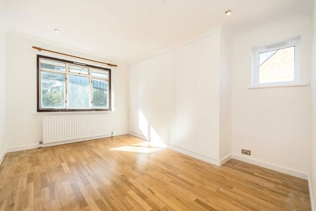 17, Perkin Close, Wembley photo 5
