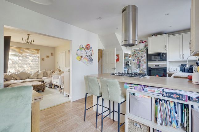12, Broomfield Avenue, Leigh-on-sea photo 4