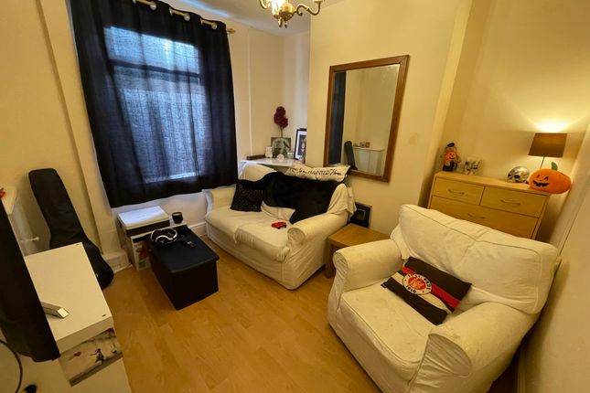 2-bed house on 7, Cardiff, £1,050/mo
