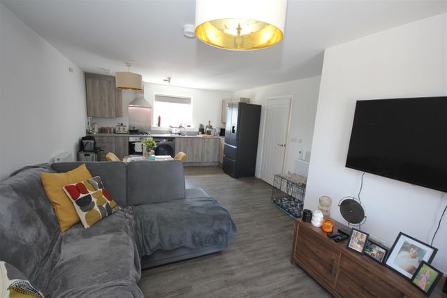 5 Swallow House, Whiteley Way, Fareham photo 5
