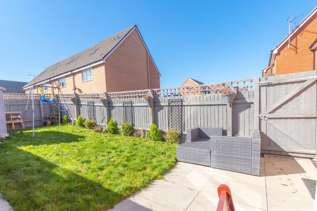 Terraced house for sale in Theedway, Leighton Buzzard