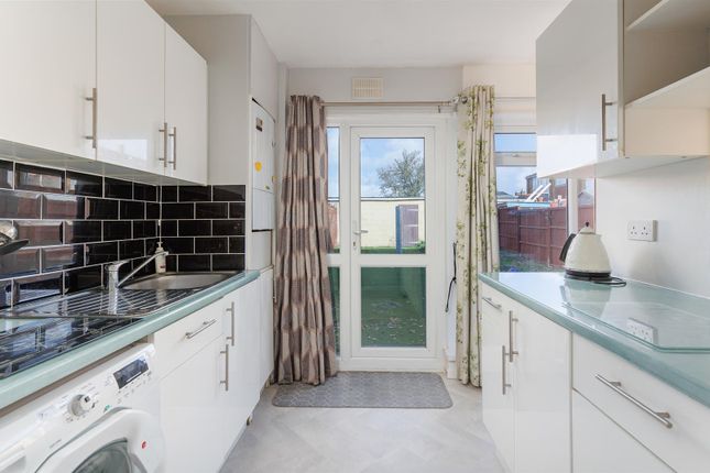 83, Staplers Road, Newport photo 4