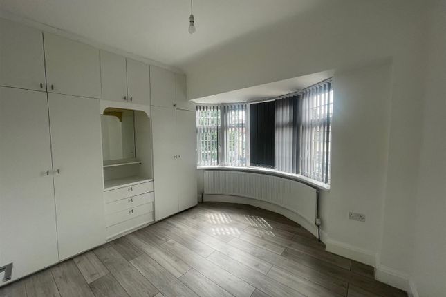 Ascot Gardens, Southall photo 3