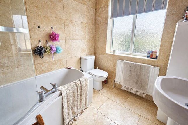 11, Elmore Avenue, Lee-On-The-Solent photo 4