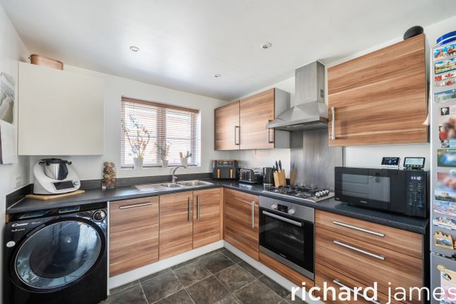 26, Greenwood Grove, Swindon photo 4