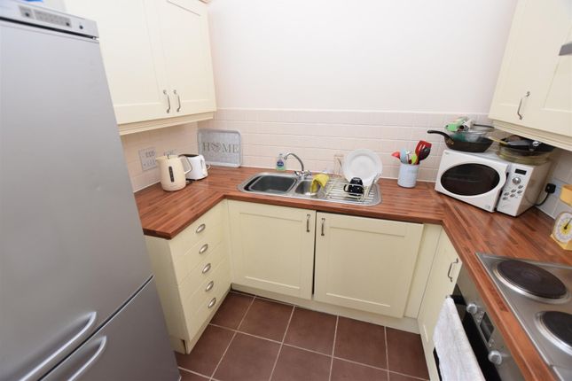 Flat to rent in Tiger Court, Burton-On-Trent, Staffordshire