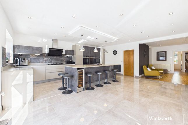38, Manor Drive, Middlesex photo 2