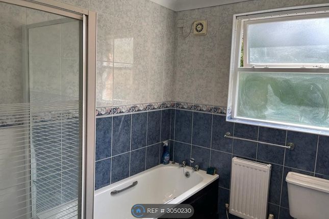 Flat, Normanton Avenue, Liverpool photo 3