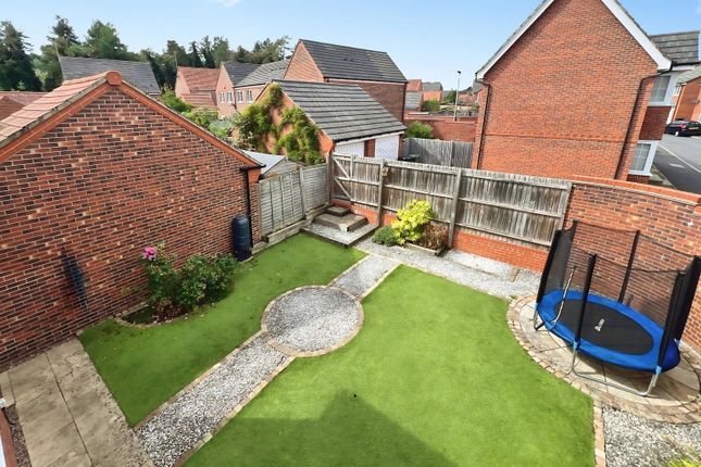 2, Falling Sands Close, Kidderminster photo 3