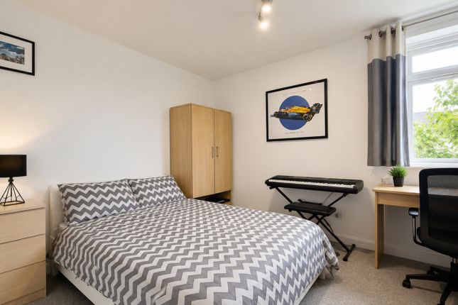 36, Wordsworth, Bracknell photo 4