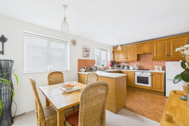 30, Bossard Court, Leighton Buzzard photo 2