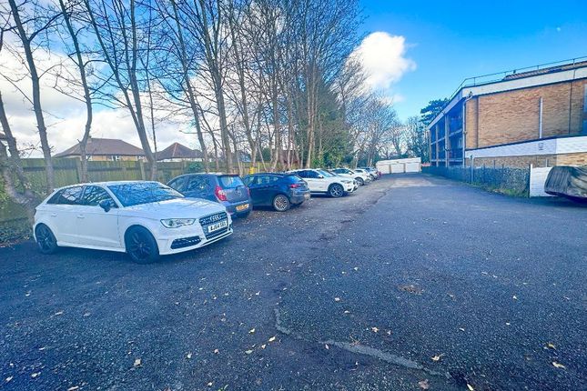 Parking/garage to rent in The Approach, Orpington, Kent