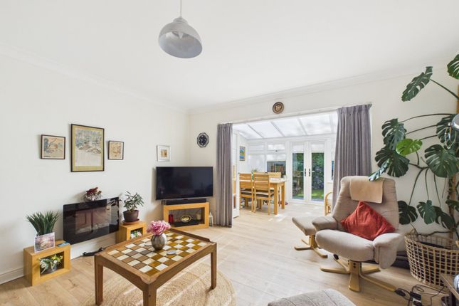18, Sheer Croft, Buckinghamshire photo 2