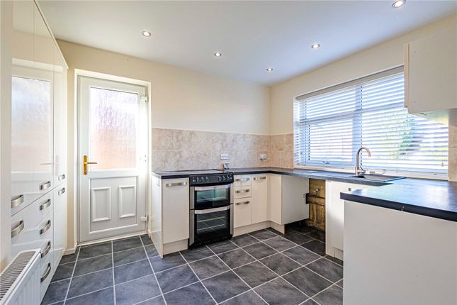 25, Holmwood Close, Central Bedfordshire photo 3