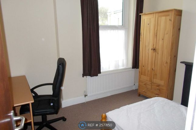 Baldwins Crescent, Swansea photo 3