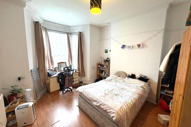 21 Gwydr Crescent, Swansea photo 2