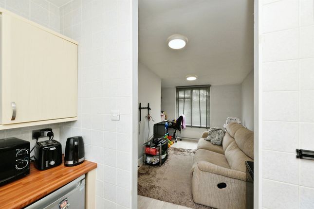 Flat for sale in Upper Mealines, Harlow