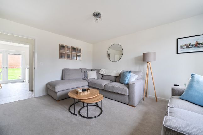 16, Sonning Place, Bracknell photo 2