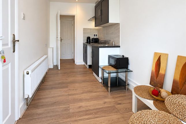 75a, Ellesmere Avenue, London photo 3