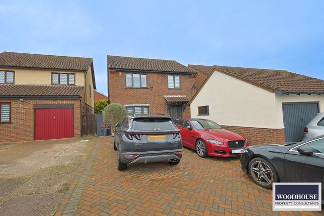 Detached house for sale in Bencroft, Cheshunt, Waltham Cross