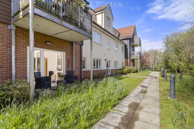 3 Keble Court, Redfields Lane, Fleet photo 2