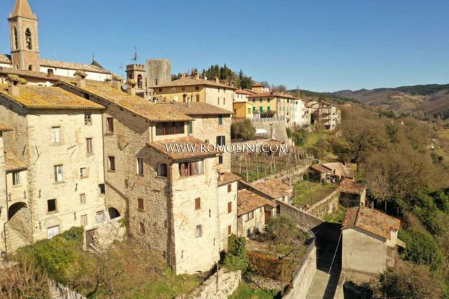 Town house for sale in Pietralunga, Umbria, Italy