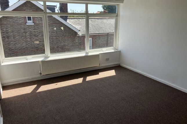 8, Becket Court, Worthing photo 4