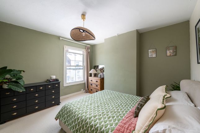 11 Howard Road, Reigate photo 5