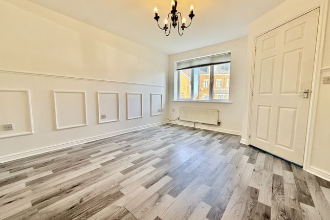 11, Hutchinson Close, Bishop Auckland photo 2