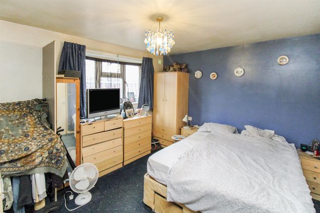 End terrace house for sale in Gainsborough Road, Corby