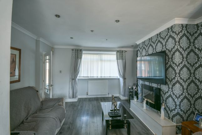 50, Knightside Gardens, Gateshead photo 4