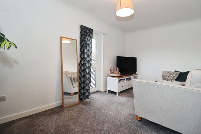 Flat 3, Cabot Court,, Gloucester Road North, Gloucestershire photo 2