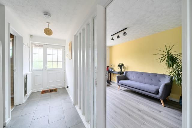 1, Fennel Close, Swindon photo 4