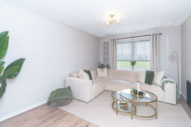 39, Tulloch Court, Cowdenbeath photo 3