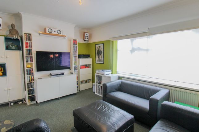 10 Barbara Avenue, Leicester photo 2